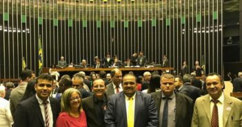 Os vereadores e o Prefeito Municipal, participaram de reunião com o Deputado Federal Hélio Leite em busca de parcerias para o Município