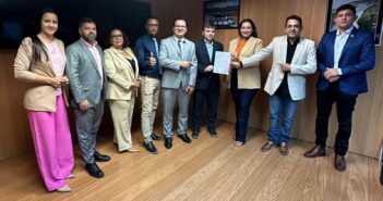 PARLAMENTARES EM REUNIÃO NO MINISTÉRIO DE MINAS E ENERGIA EM BRASÍLIA