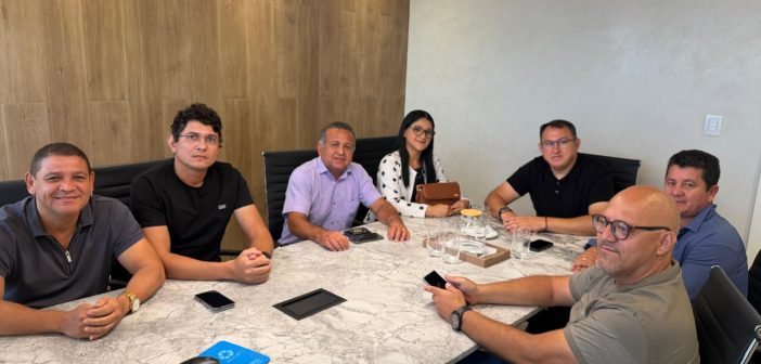 VEREADORES E SERVIDORES EM REUNIÃO NA ASPEC EM BELÉM-PA